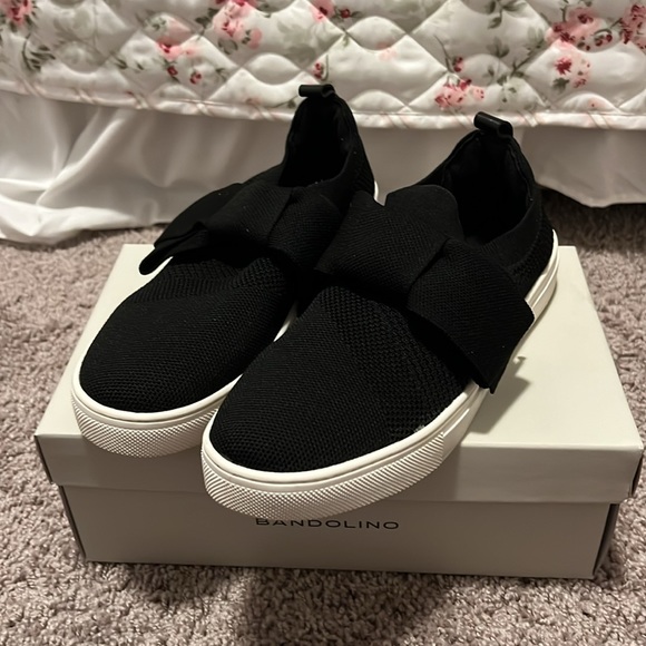 Bandolino Bryce Slip on shoe with bow - Picture 2 of 5